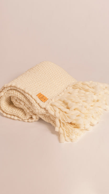 FLAMA HERITAGE THROW in White off - Folded studio shot showcasing clean edge and brand tag