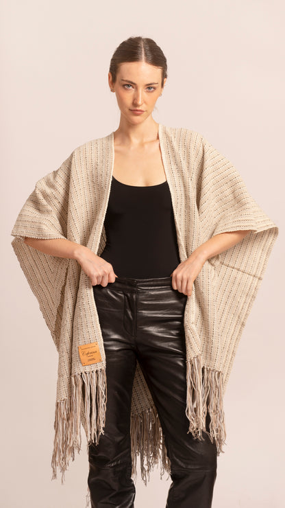 TEXTURED HEAVY WOOL RUANA, PUCARÁ MERINO