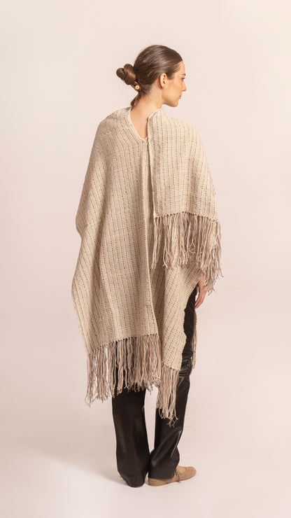 TEXTURED HEAVY WOOL RUANA, PUCARÁ MERINO